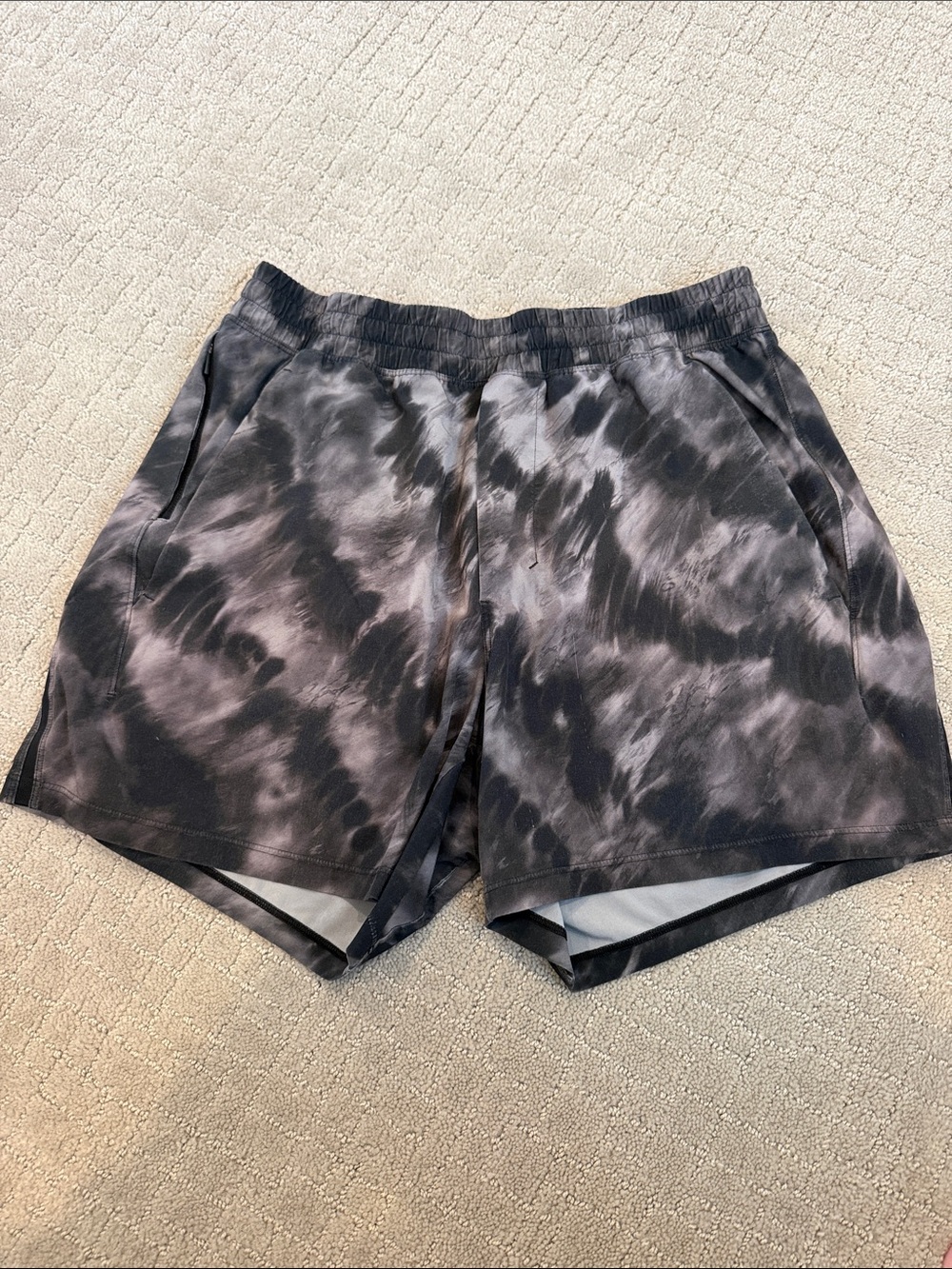 Mens Lululemon pace breaker shorts- linerless- 5 inch - medium